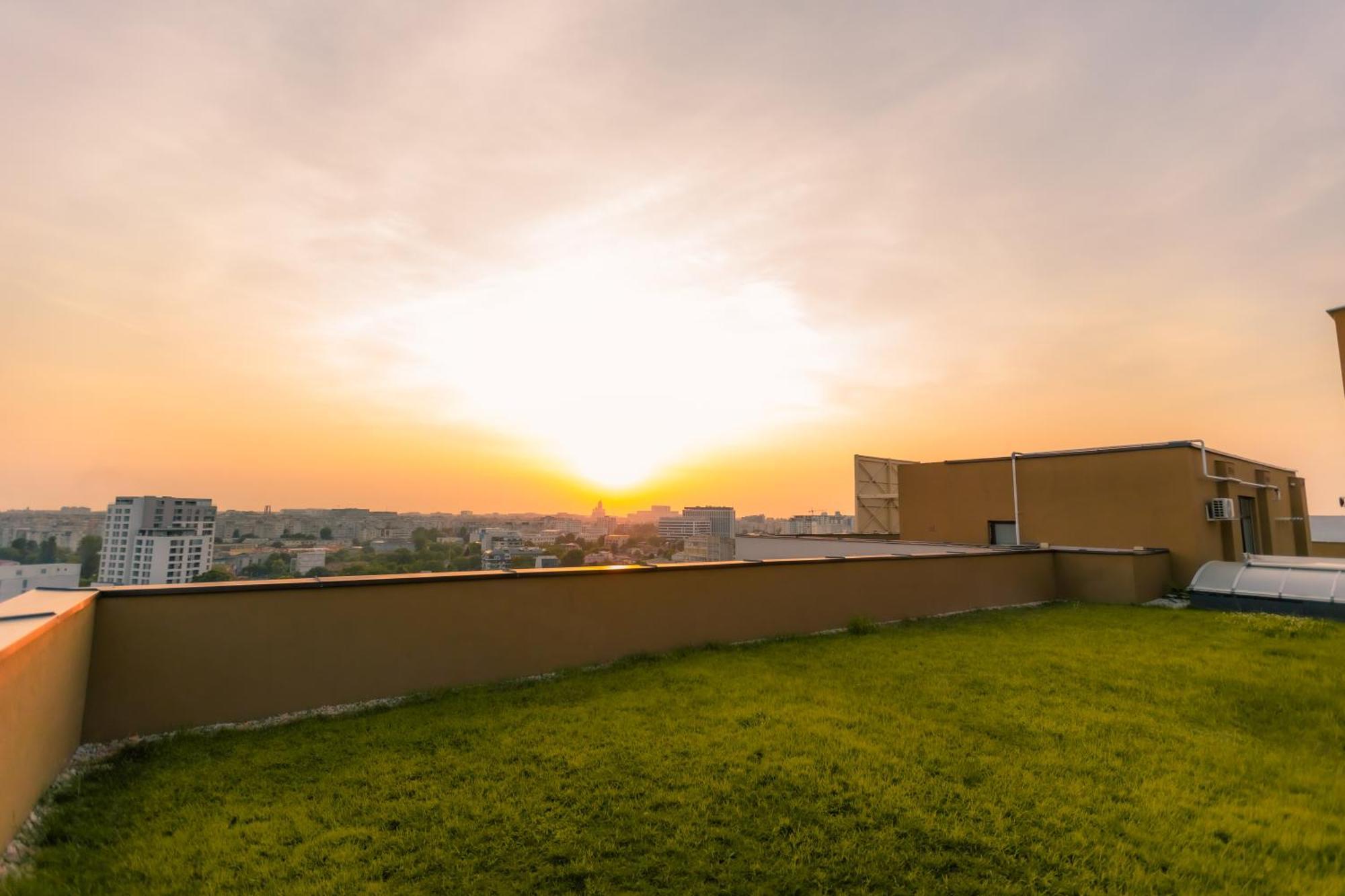 بوخارست Sunset Apartment - Central Apt With Rooftop Garden المظهر الخارجي الصورة