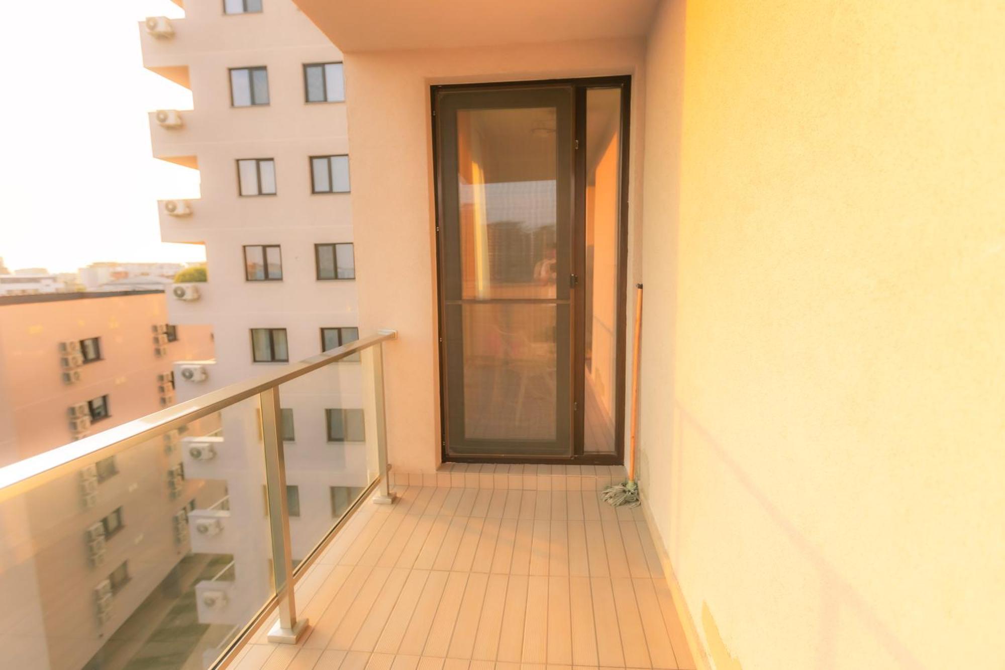 بوخارست Sunset Apartment - Central Apt With Rooftop Garden المظهر الخارجي الصورة