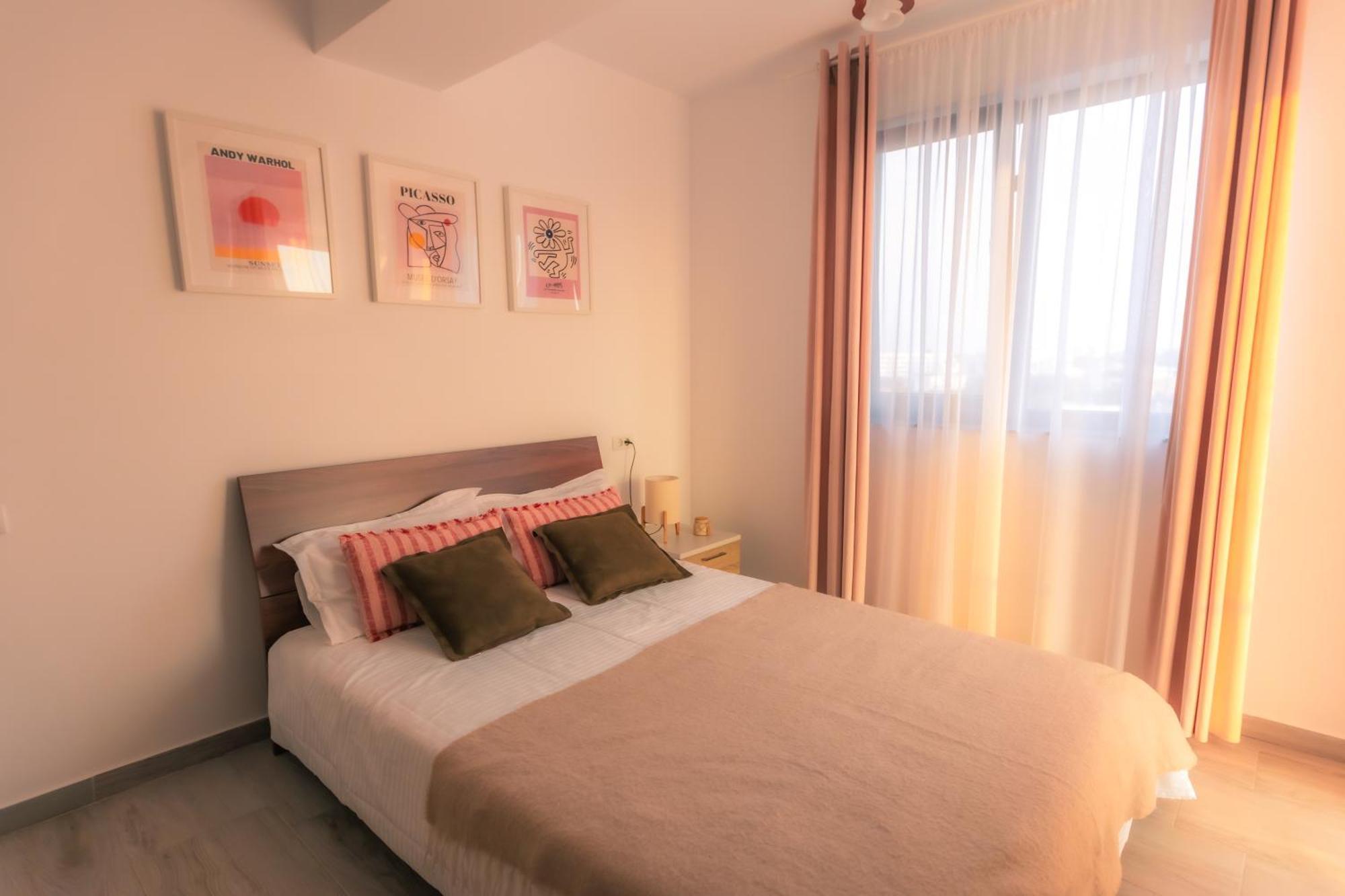 بوخارست Sunset Apartment - Central Apt With Rooftop Garden المظهر الخارجي الصورة